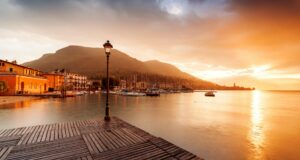 How Warm is Lake Garda in October 5 reasons to visit lake garda in october autumn