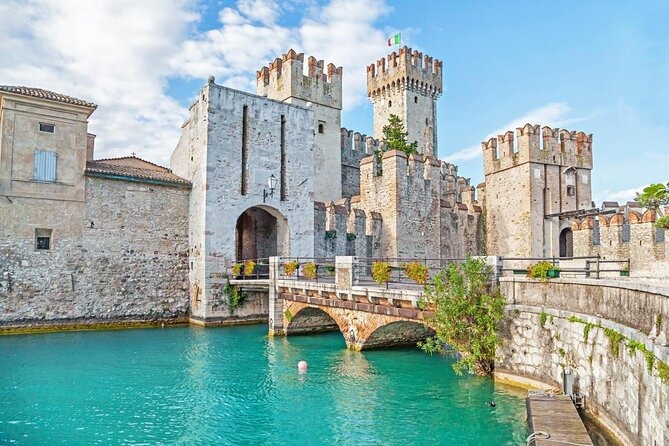 Тонущий замок на озере Гарда SCALIGERA DI SIRMIONE
